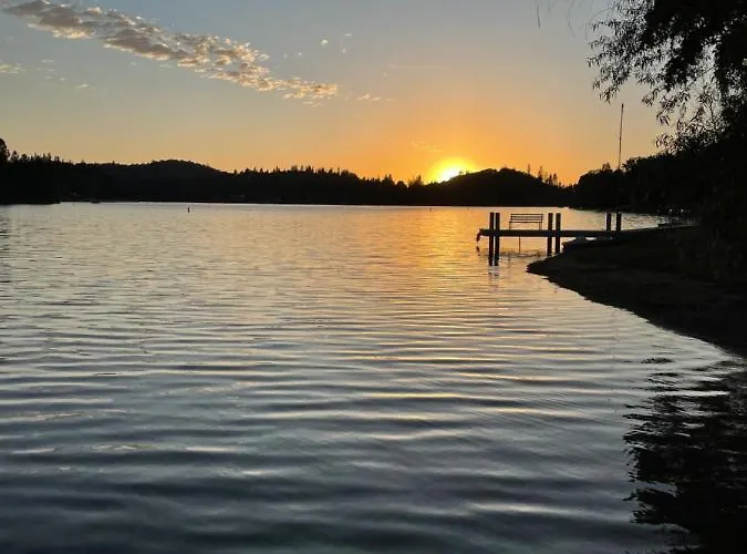 Yosemite Escapes - Pine Mountain Lake