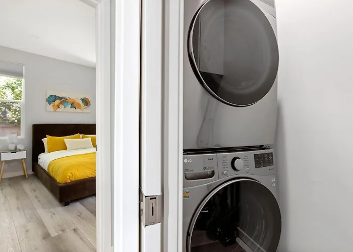 Adorable 3 Bedroom With Jacuzzi & More