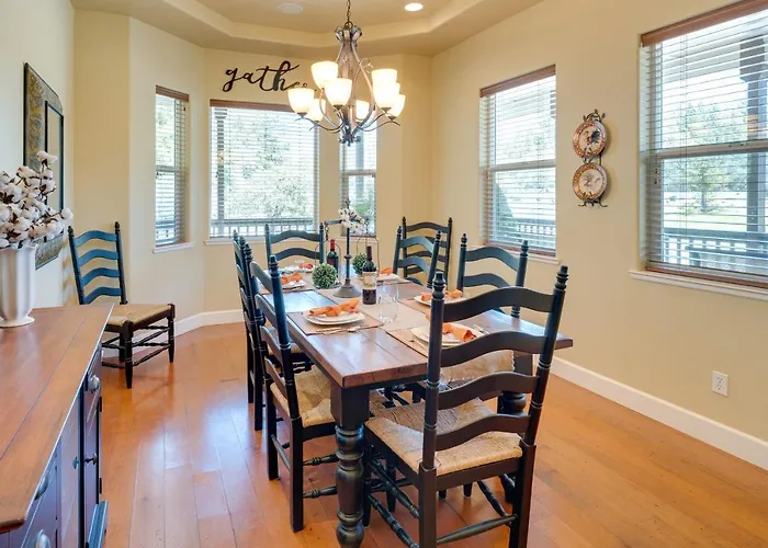Furnished Decks & Grill: Peaceful Pioneer Home!