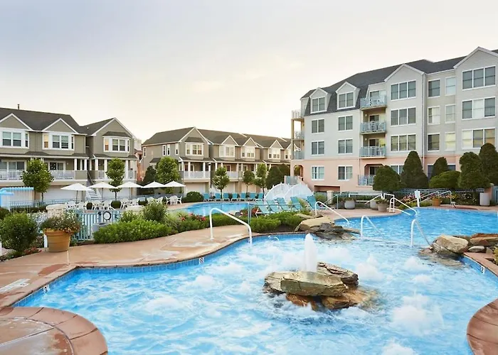 1B/1B Condo With Ocean Views, Resort Style, Free Wifi, Few Steps To The Beach!!
