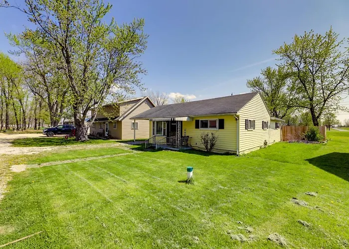 Pet-Friendly Ohio Escape W/ Deck & Community Dock!