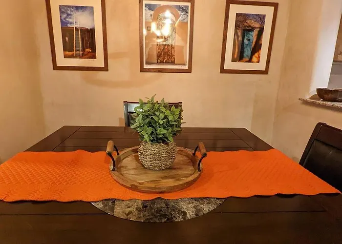 Santa Fe Oasis: Cozy Retreat with Hot Tub Near Town Square