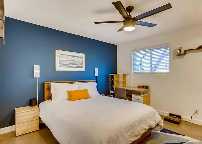 Modern Designer Condo Close To Downtown Austin!