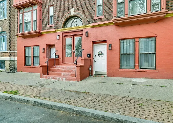 Walk To Downtown Albany: Ten Broeck Triangle Apt!