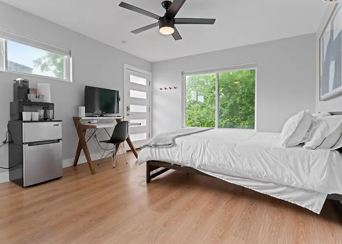 Detached 1 Bed 1 Bath In-Law Suite 3 Miles From Downtown!