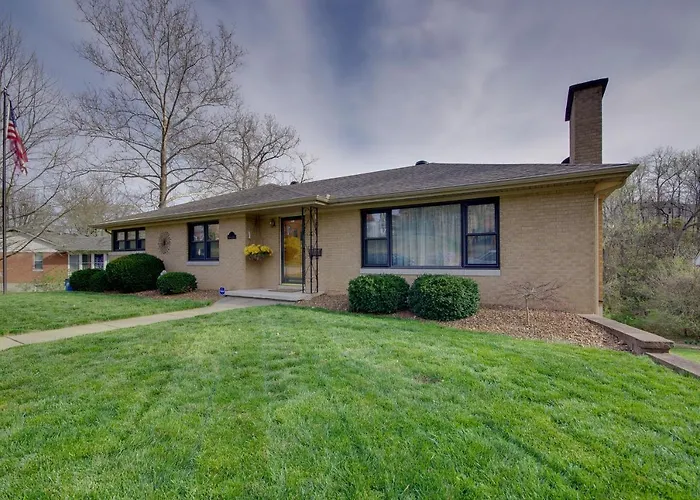 Charming Jefferson City Home: 2 Mi To Downtown!