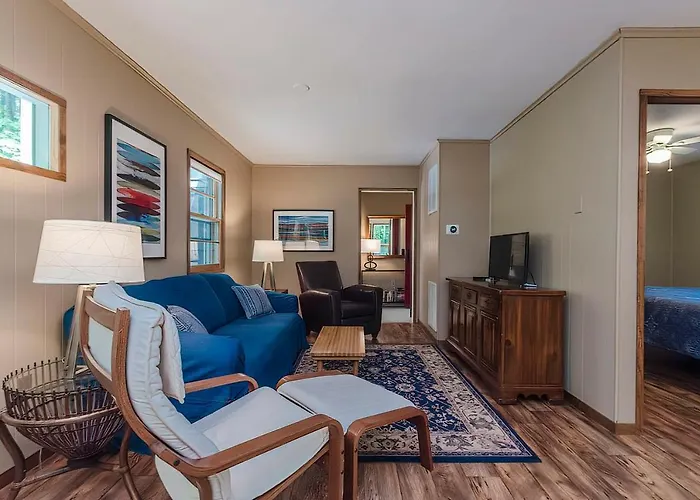 Secluded Oasis W Hot Tub, Screened-In Porch, Wifi!