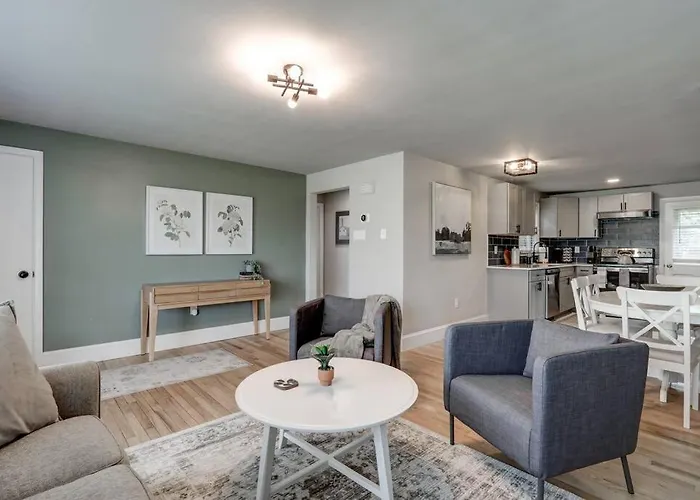 New Cozy Home Near Outlets & Amish Country