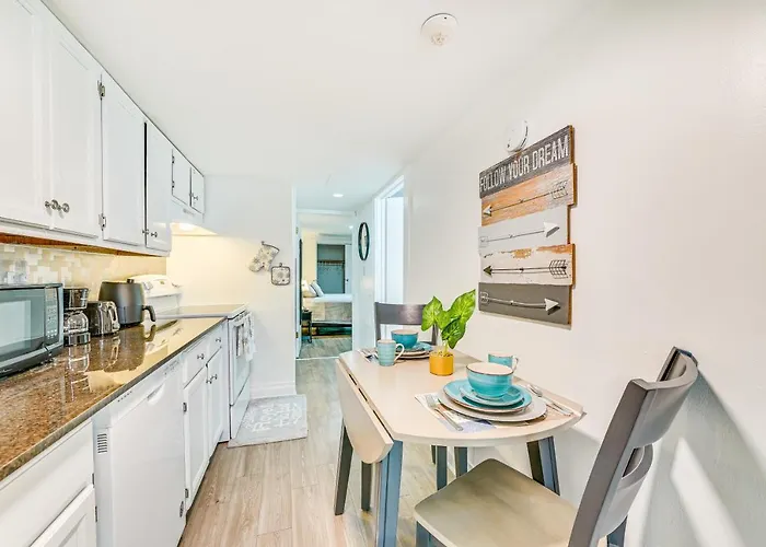 Walk To Downtown Albany: Ten Broeck Triangle Apt!