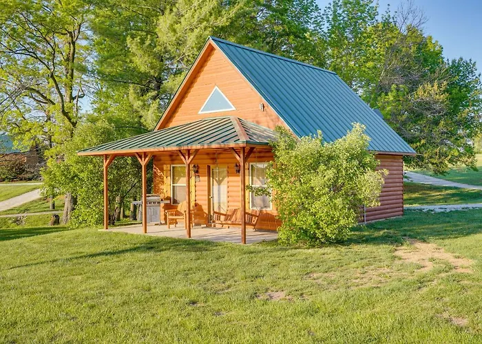Cozy Columbia Cabin W/ Shared Lake Dock!
