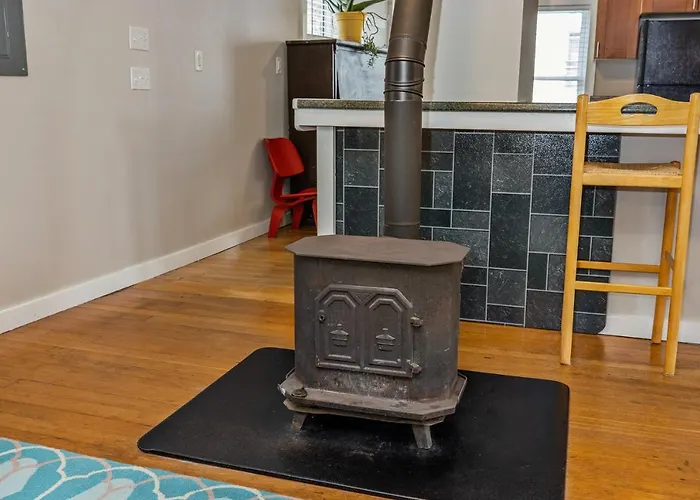 The Brew House - 2Nd Floor Private Apartment - Located Above Newscapes Brewing