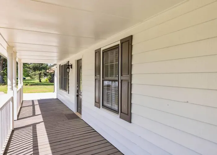 Sleeps 8, Lake Lanier Hidden Gem