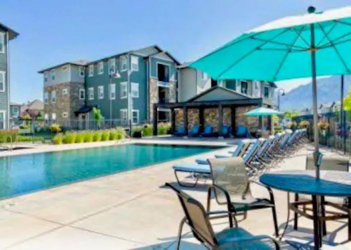 Resort Like Amenities King Bd 2 Qn Bds Fast Wifi Slps7