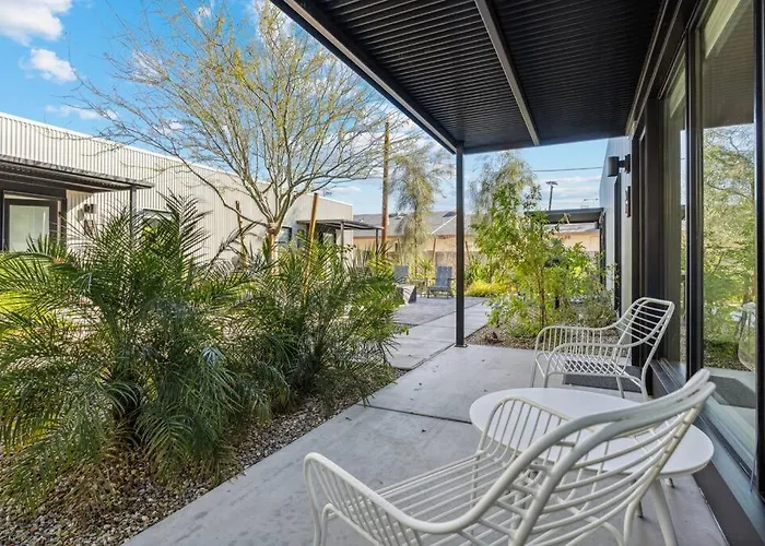 Refreshing 1-Bedroom Apartment - 80 Walkscore!