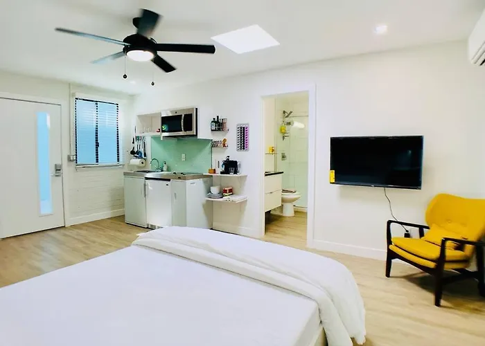 Intimate Well Appointed Studio W Pool