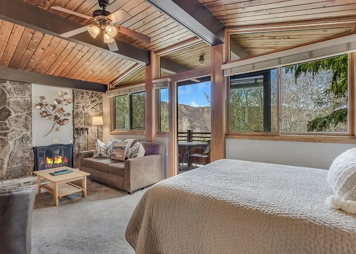 Laurelwood Condominiums 115