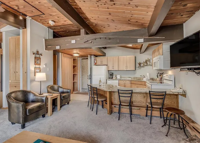 Laurelwood Condominiums 115