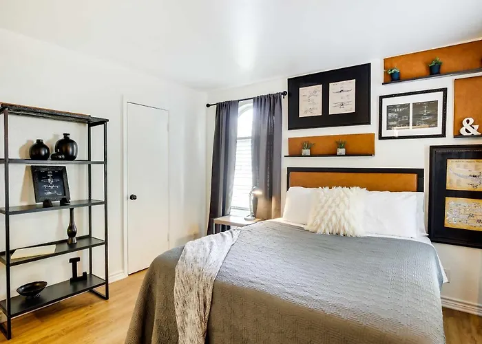 Contemporary Dallas Condo W/ Pool Access!