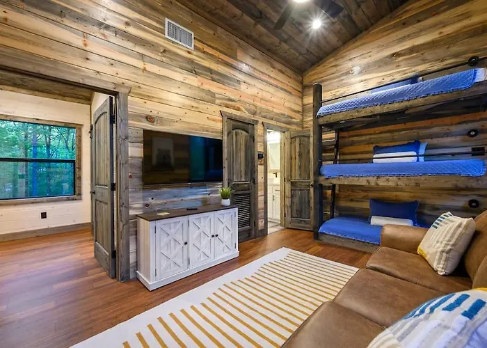 Brand New Luxury 2 Bedroom With Loft And Spa Sleeps 10