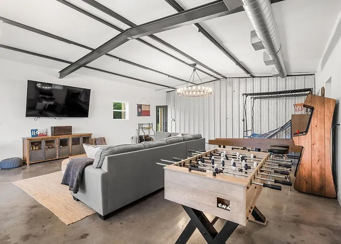 Countryside Retreat: Trails, Sports, and Family Fun