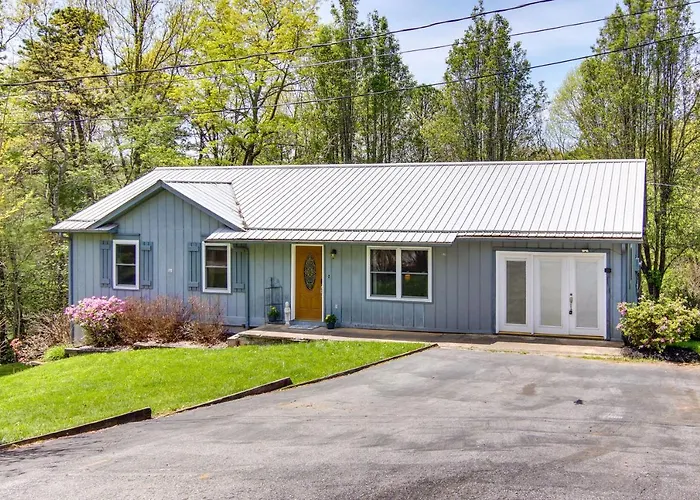 Pet-Friendly Black Mountain Vacation Home W/ Deck