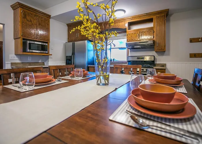 Cottage In The City - Historic Charm, Modern Touch