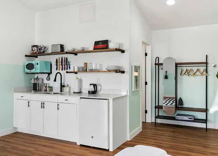 Mokuauia Studio Suite.Nui