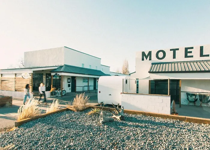 Mellow Moon Lodge