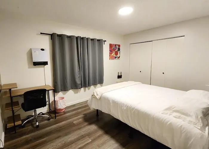 Centrally Located, 4X Queen, 300 Mbps Internet With Backyard!