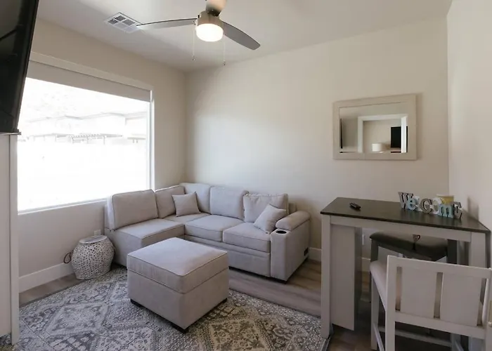 White Rocks-4Beds, 3Bath,Hot Tub