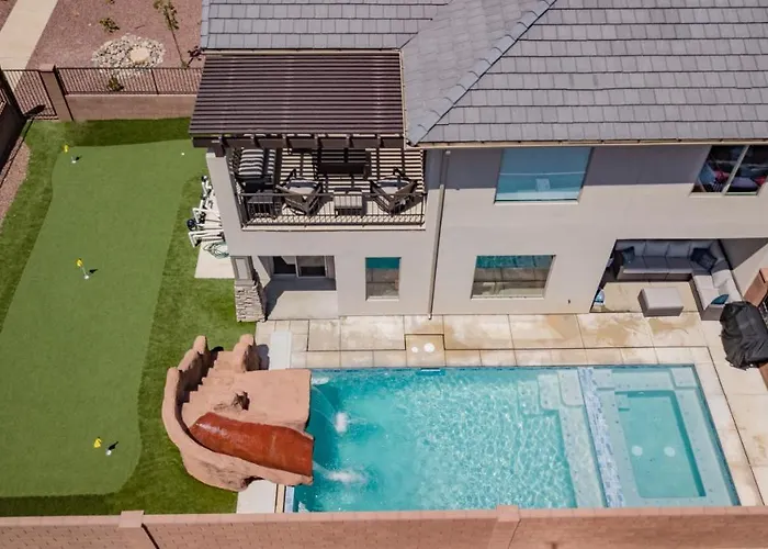 The Pad Spacious Luxury Retreat Sleeps 23, Private Pool, Spa, Game Room And More