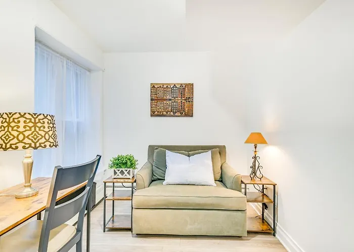 Walk To Downtown Albany: Ten Broeck Triangle Apt!