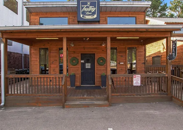 Double Trouble Cabin: Luxury Retreat Near Hochatown & Beavers Bend