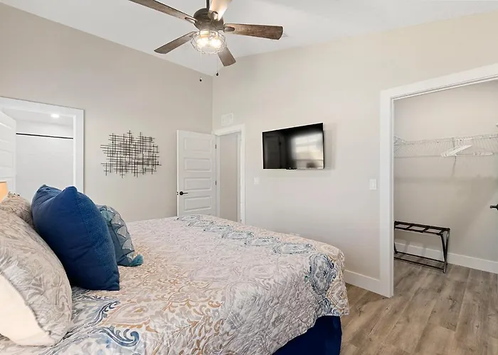Sunrise Cottage - Minutes To Downtown & Beaches