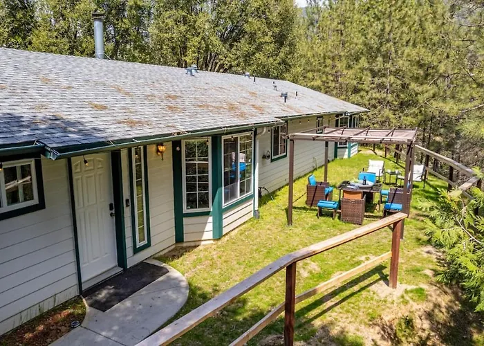 Manic Mountain Forest Cabin 3 Miles From Bass Lake