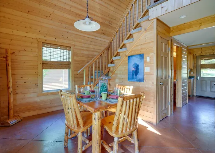 Lakefront Vacation Rental W/ Patio & Grill!