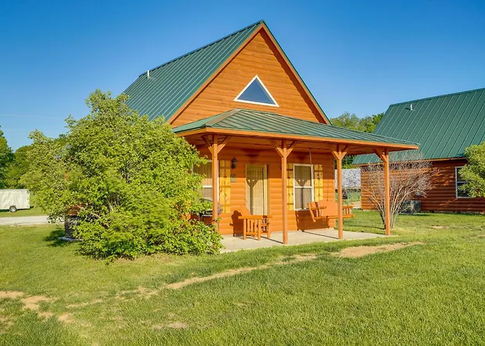 Lakefront Vacation Rental W/ Patio & Grill!