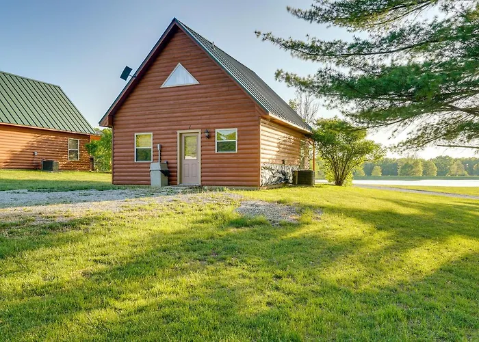 Cozy Columbia Cabin W/ Shared Lake Dock!
