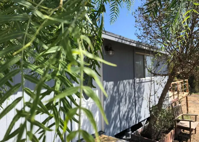30 Pct Off! Malibu Charming Suite, Ocean View, Queen Bed