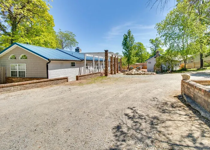 Charming Mountain Home Retreat: Walk To Marina!