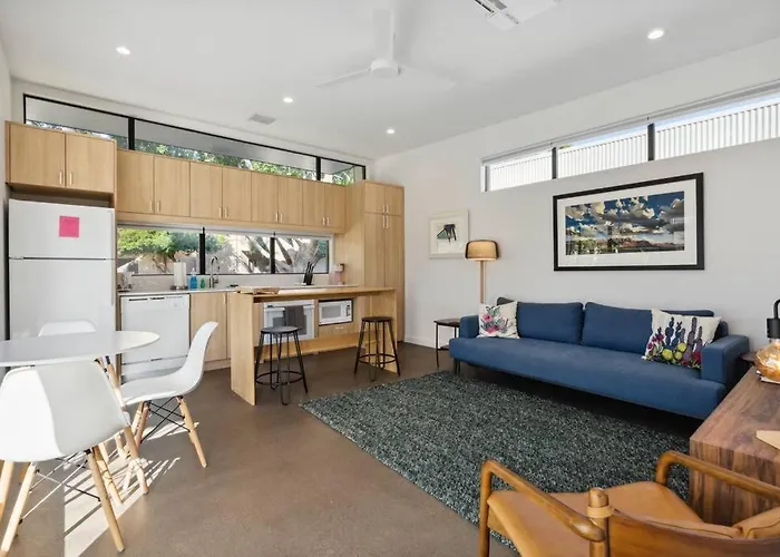 Refreshing 1-Bedroom Apartment - 80 Walkscore!