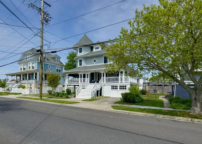 North Wildwood Home W/ Porch ~ 3 Blocks To Beach!
