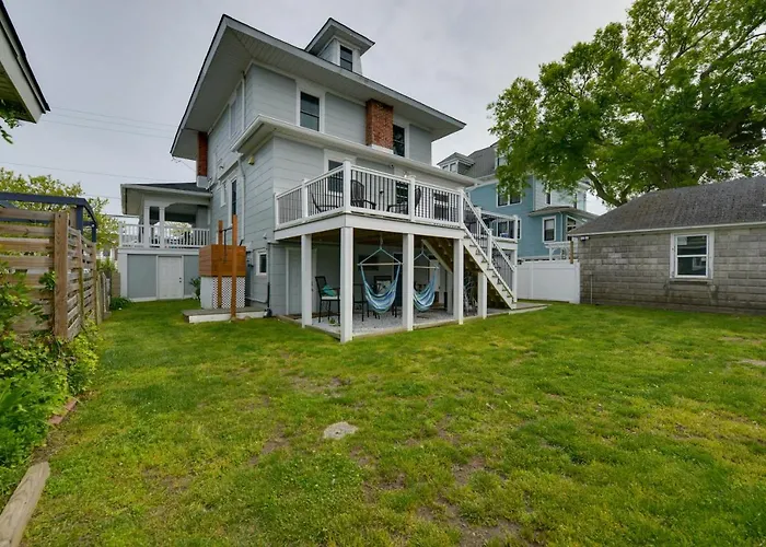 North Wildwood Home W/ Porch ~ 3 Blocks To Beach!