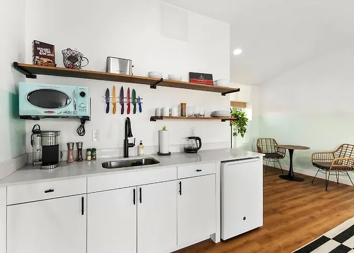Pohakulua Studio Suite.Nui