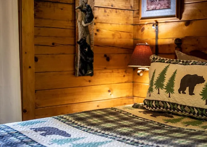 Romantic Log Cabin With Hot Tub