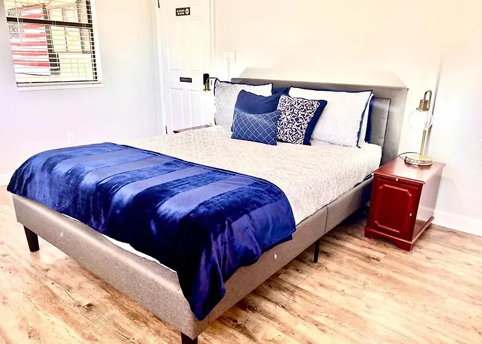 Upgraded, Stylish & Comfy 1 Bedroom/1 Bath Studio