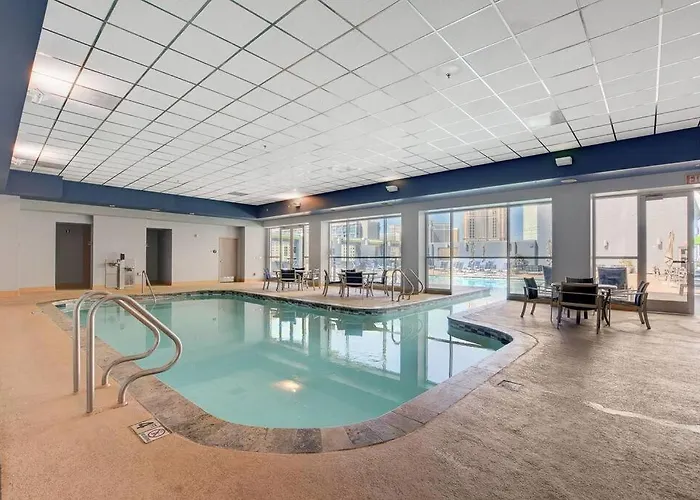 Ultimate Las Vegas Getaway One Bedroom Suite With Balcony, Kitchen, Gym, Pool & Free Parking