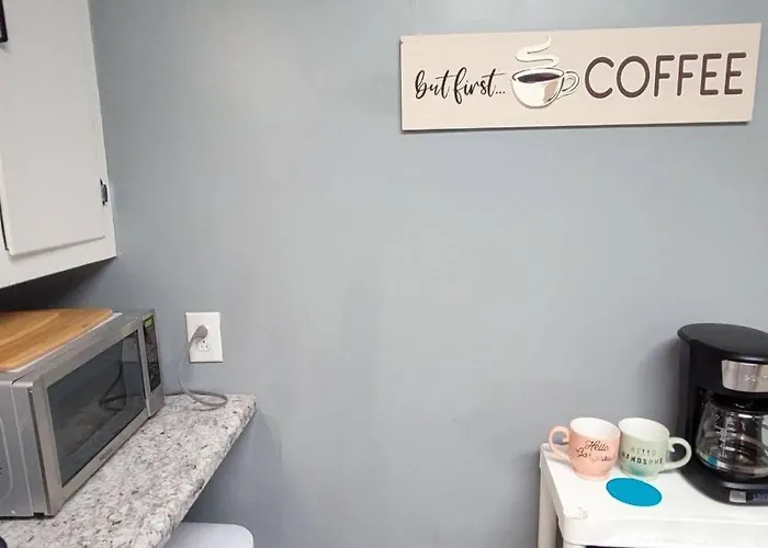 Entire Studio Apartment #2/Minutes To Downtown Indianapolis