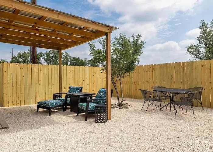 New! Ladybug @ Firefly Grove W/ Blanco River Access