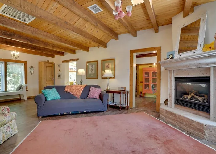 Patagonia Cottage W/ Patio & Yard: Walk To Town!